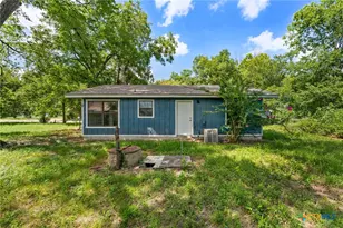 903 W 1st St, Cameron, TX 76520 - Photo 8