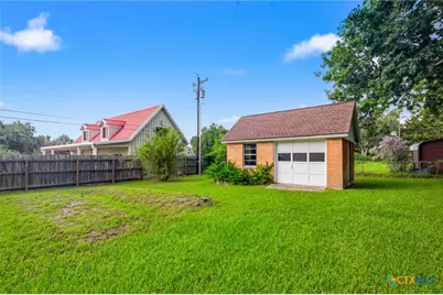 205 Yucca Drive, Victoria, TX 77904 - Photo 10