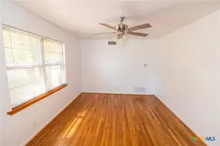 606 S 3rd St, Copperas Cove, TX 76522 - Photo 4