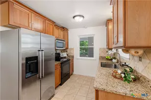 354-356 Bobolink Dr, New Braunfels, TX 78130 - Photo 4