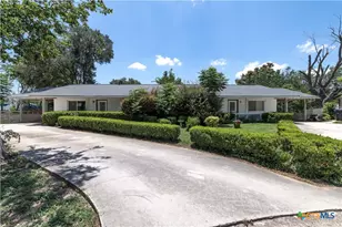354-356 Bobolink Dr, New Braunfels, TX 78130 - Photo 1
