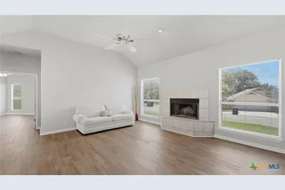 703 Lazy Bluff Lane, New Braunfels, TX 78130 - Photo 6