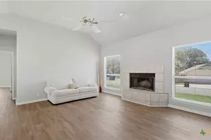 703 Lazy Bluff Ln, New Braunfels, TX 78130 - Photo 6