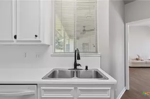 703 Lazy Bluff Ln, New Braunfels, TX 78130 - Photo 16