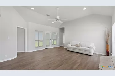 703 Lazy Bluff Lane, New Braunfels, TX 78130 - Photo 4