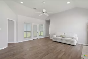 703 Lazy Bluff Ln, New Braunfels, TX 78130 - Photo 4