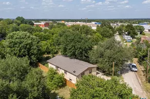 205 W Long St, Elm Mott, TX 76640 - Photo 18