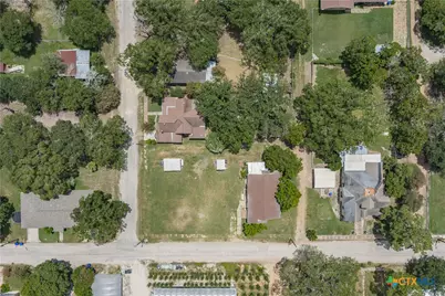 414 E Hochheim Street, Yoakum, TX 77995 - Photo 26