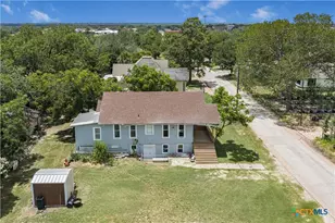 414 E Hochheim St, Yoakum, TX 77995 - Photo 22