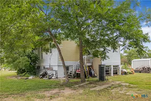 414 E Hochheim St, Yoakum, TX 77995 - Photo 24