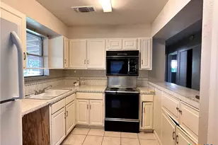 1009 Hazelton St, San Marcos, TX 78666 - Photo 10
