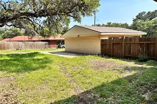 1009 Hazelton St, San Marcos, TX 78666 - Photo 16