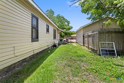 1902 E Red River Street, Victoria, TX 77901 - Photo 18