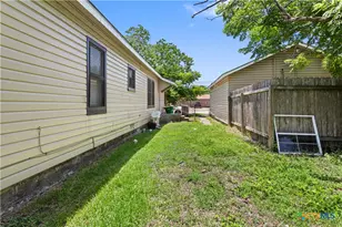 1902 E Red River St, Victoria, TX 77901 - Photo 18