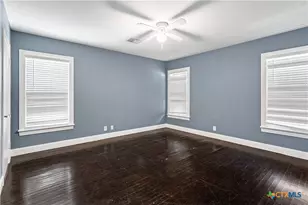 1902 E Red River St, Victoria, TX 77901 - Photo 10