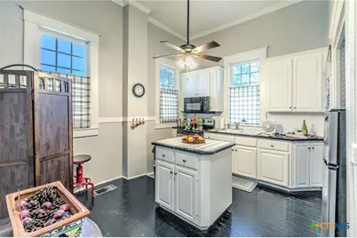 818 S 3rd Street, Temple, TX 76504 - Photo 8