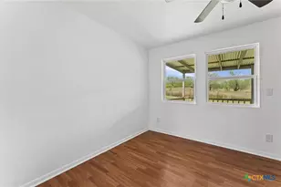 1214 E Oak St, Goliad, TX 77963 - Photo 6