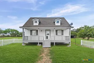 1214 E Oak St, Goliad, TX 77963 - Photo 2
