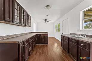1214 E Oak St, Goliad, TX 77963 - Photo 8