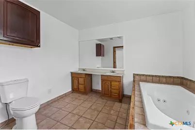 1214 E Oak Street, Goliad, TX 77963 - Photo 14