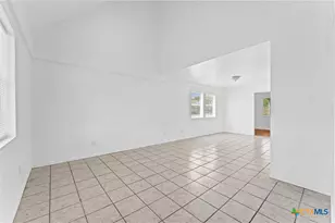 1214 E Oak St, Goliad, TX 77963 - Photo 4