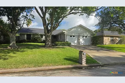 113 W Harbor Drive, Port Lavaca, TX 77979 - Photo 2