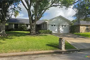 113 W Harbor Dr, Port Lavaca, TX 77979 - Photo 2