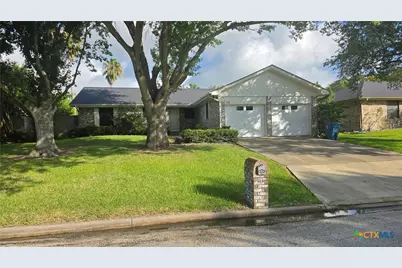 113 W Harbor Drive, Port Lavaca, TX 77979 - Photo 1