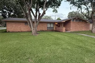 546 Willowick Dr, Port Lavaca, TX 77979 - Photo 2