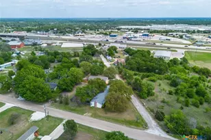 211 W Long St, Elm Mott, TX 76640 - Photo 16