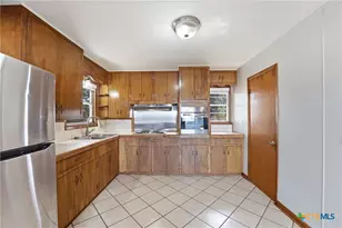 1603 Seydler St, Gonzales, TX 78629 - Photo 14