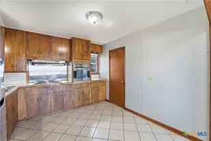 1603 Seydler St, Gonzales, TX 78629 - Photo 12