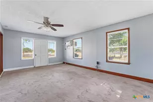 1603 Seydler St, Gonzales, TX 78629 - Photo 8