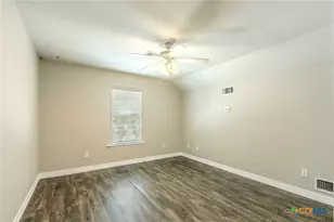1302 N Wall St, Belton, TX 76513 - Photo 24