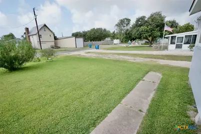 902 W Monroe Avenue, Port O'Connor, TX 77982 - Photo 4