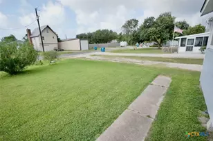 902 W Monroe Ave, Port O'Connor, TX 77982 - Photo 4