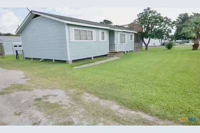902 W Monroe Avenue, Port O'Connor, TX 77982 - Photo 2