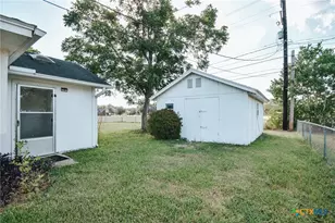 803 McLane St, Victoria, TX 77904 - Photo 18