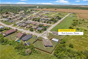114 E St Francois, Port Lavaca, TX 77979 - Photo 2