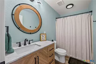 1304 Walker St, Gonzales, TX 78629 - Photo 16