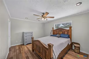 1304 Walker St, Gonzales, TX 78629 - Photo 8