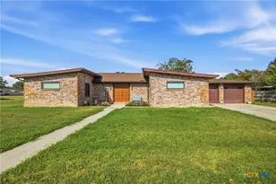 1304 Walker St, Gonzales, TX 78629 - Photo 1