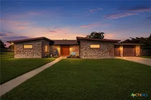 1304 Walker St, Gonzales, TX 78629 - Photo 2