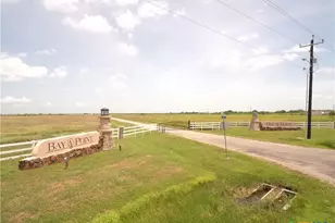 102 Redfish Wy, Port Lavaca, TX 77979 - Photo 1