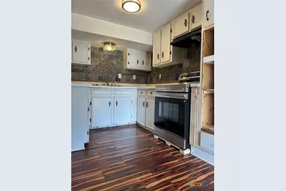 1704 Avondale Street, Victoria, TX 77901 - Photo 2