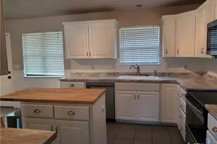 136 Royal Crest Cir, Seguin, TX 78155 - Photo 6