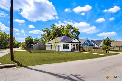 303 Pine Street, Luling, TX 78648 - Photo 2