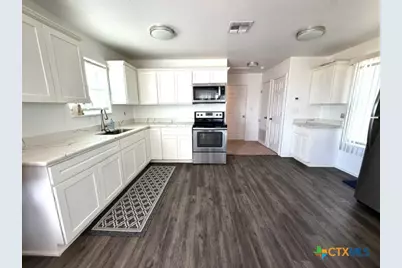 326 E Tenth Street, Rockport, TX 78382 - Photo 6