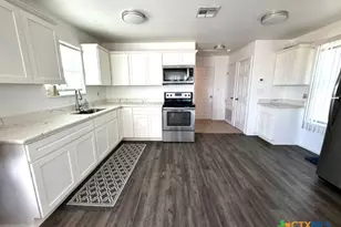 326 E Tenth St, Rockport, TX 78382 - Photo 6