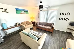 326 E Tenth St, Rockport, TX 78382 - Photo 8